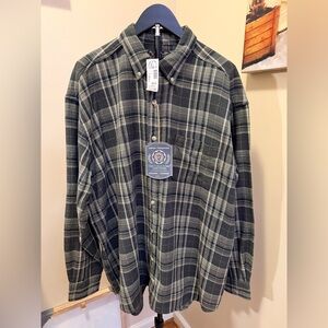 NWT Men’s Sz Large (OCI) Old College Inn
plaid flannel button up shirt-Gray